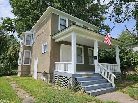 509 S 6th St, Burlington, IA 52601