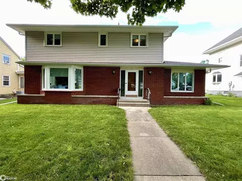 15 E College St, Algona, IA 50511