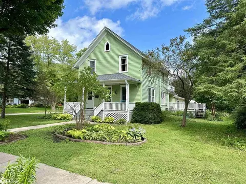 1138 Elm St, Grinnell, IA 50112