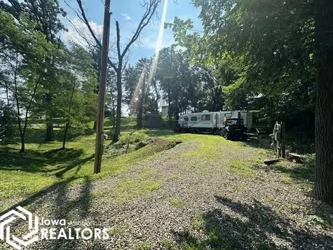 5160 Aurora Dr, Brooklyn, IA 52211