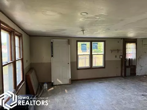 Living - 406 Jackson St, Gravity, IA 50848 photo 2 of 2