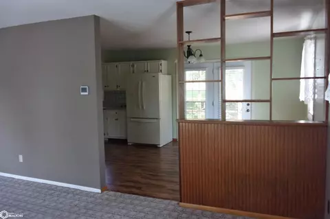 Living - 334 Park Dr, Hamilton, IL 62341 photo 3 of 4
