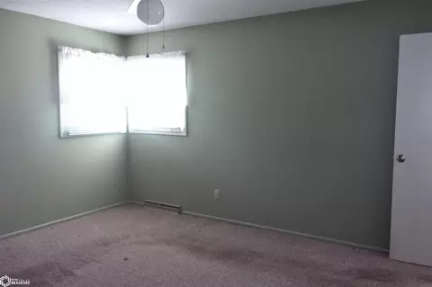 Bedroom - 334 Park Dr, Hamilton, IL 62341 photo 4 of 4