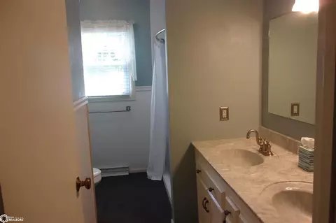 Bath - 334 Park Dr, Hamilton, IL 62341 photo 2 of 4