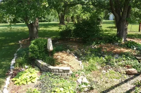 Exterior - 334 Park Dr, Hamilton, IL 62341 photo 9 of 12