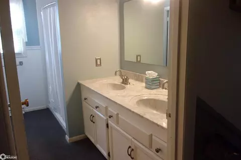 Bath - 334 Park Dr, Hamilton, IL 62341 photo 1 of 4