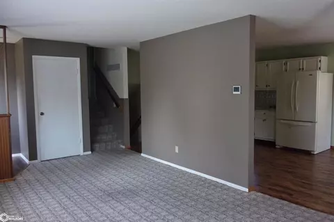 Living - 334 Park Dr, Hamilton, IL 62341 photo 1 of 4