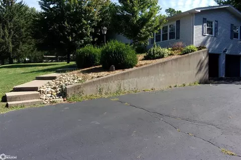 Exterior - 334 Park Dr, Hamilton, IL 62341 photo 3 of 12