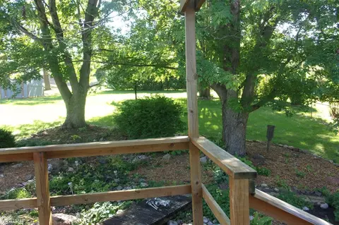Exterior - 334 Park Dr, Hamilton, IL 62341 photo 8 of 12