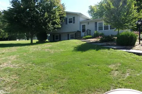 Exterior - 334 Park Dr, Hamilton, IL 62341 photo 4 of 12