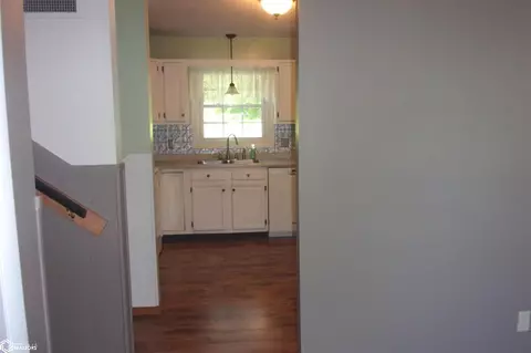 Entry Way - 334 Park Dr, Hamilton, IL 62341 photo 2 of 4