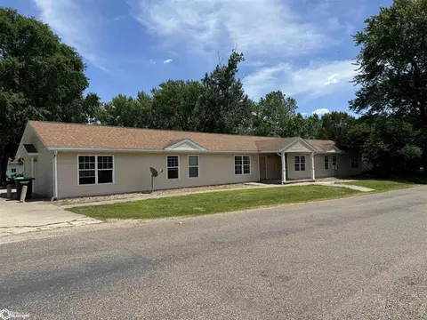 210 Texas St, Bonaparte, IA 52620