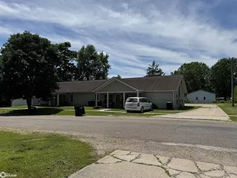 209 Texas St, Bonaparte, IA 52620