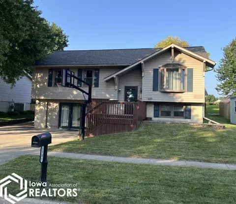 1501 Greenfield Dr, Marshalltown, IA 50158