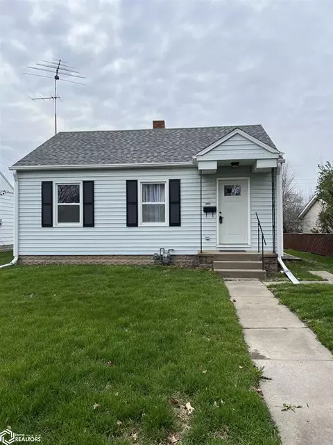 2025 S 12th St, Burlington, IA 52601