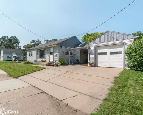 732 14th St NE, Mason City, IA 50401