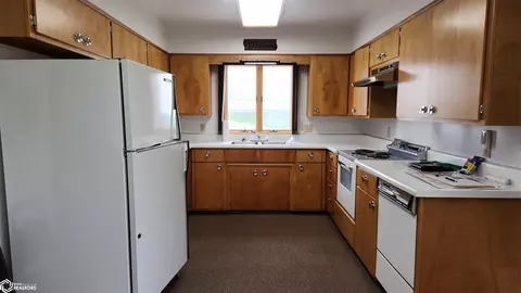 Kitchen - 1001 390th Ave, Malcom, IA 50157 photo 3 of 4