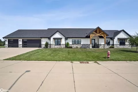 117 S Diamond Dr, Montezuma, IA 50171