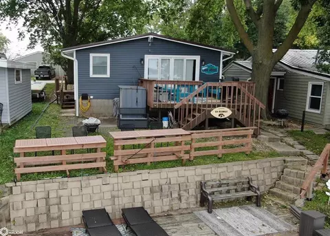 1902 Sandy Beach Rd, Clarion, IA 50525