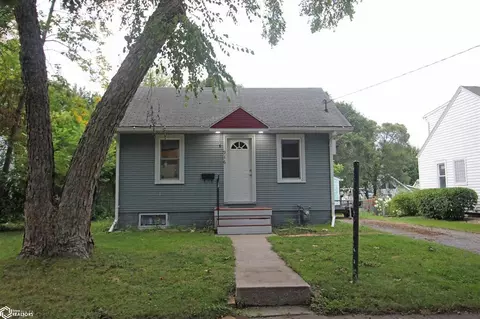 916 8th St NE, Mason City, IA 50401
