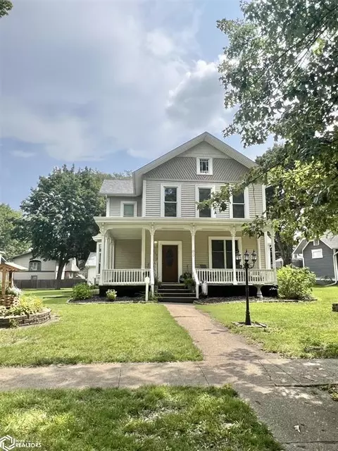 210 N 8th St, Oskaloosa, IA 52577