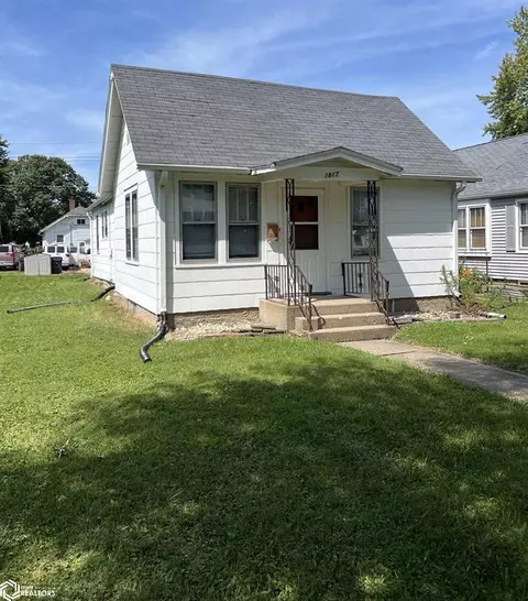 1817 S 12th St, Burlington, IA 52601
