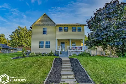 513 3rd St, Traer, IA 50675