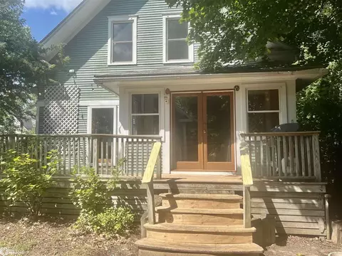 811 S 2nd St, Fairfield, IA 52556