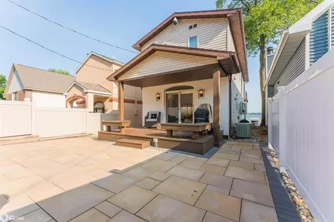 15425 Bayside Ave, Clear Lake, IA 50428