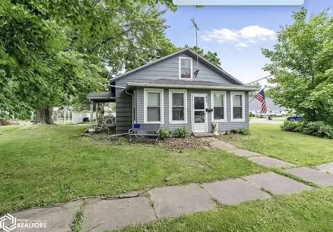 303 S Main St, Wapello, IA 52653