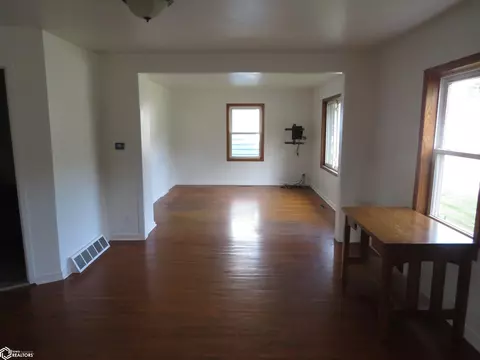 425 10th Ave NE, Hampton, IA 50441 photo 9