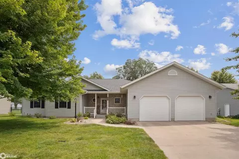1550 Winchester Dr, Burlington, IA 52601
