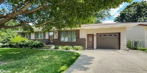 1021 2nd St NW, Hampton, IA 50441