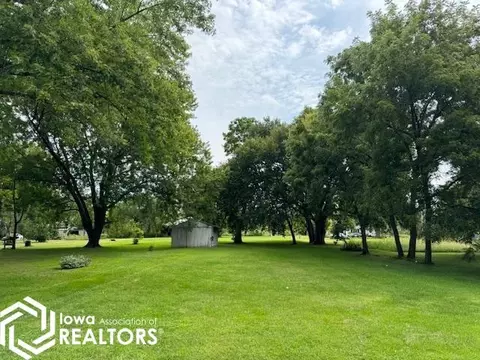 305 State St, Bedford, IA 50833