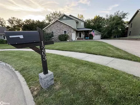 1203 Arbor Trace Dr, Oskaloosa, IA 52577