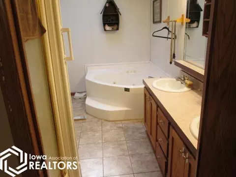 Bath - 20249 450th St, Chariton, IA 50049 photo 2 of 2