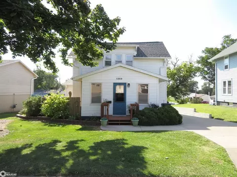 1203 S 1st St, Marshalltown, IA 50158