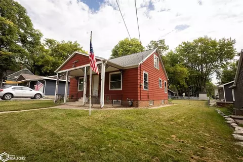 1010 S 3rd St, Clear Lake, IA 50428