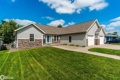 403 E Carleton St, Toledo, IA 52342