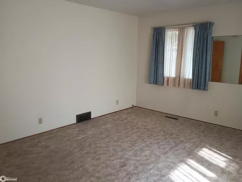 323 4th St SE, Hampton, IA 50441 photo 23
