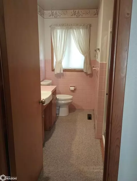323 4th St SE, Hampton, IA 50441 photo 19