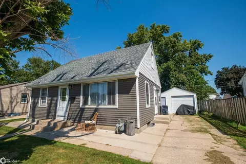 1306 E Nevada St, Marshalltown, IA 50158