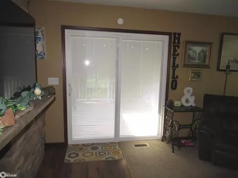 Entry Way - 650 Cooper, Hamilton, IL 62341 photo 3 of 4