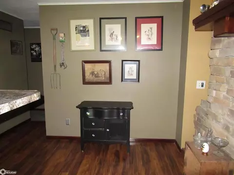 Entry Way - 650 Cooper, Hamilton, IL 62341 photo 2 of 4