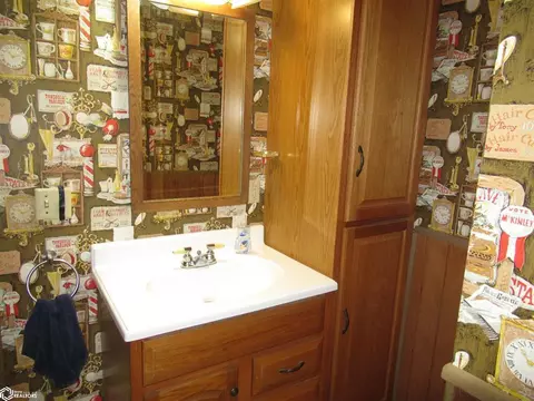 Bath - 650 Cooper, Hamilton, IL 62341 photo 4 of 4