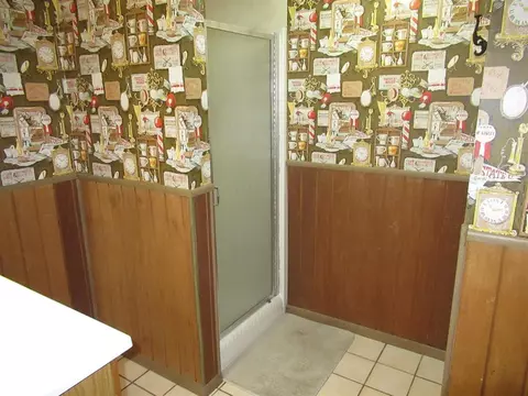 Bath - 650 Cooper, Hamilton, IL 62341 photo 3 of 4