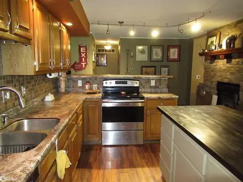 Kitchen - 650 Cooper, Hamilton, IL 62341 photo 4 of 10