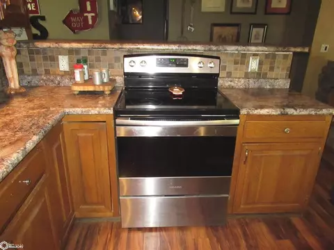 Kitchen - 650 Cooper, Hamilton, IL 62341 photo 10 of 10