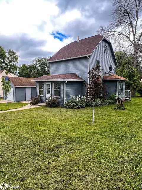 236 E C St, Forest City, IA 50436
