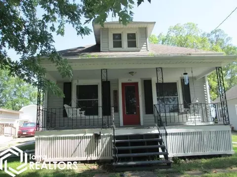 456 S 8th St, Chariton, IA 50049